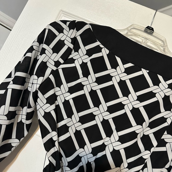 Calvin Klein Link Pattern Blouse - Picture 11 of 14
